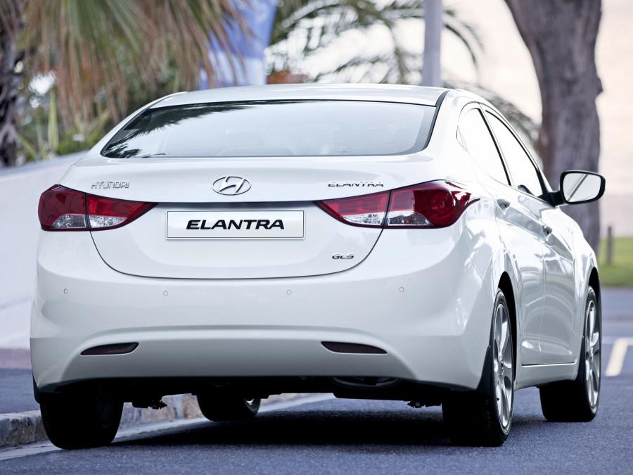 Hyundai Elantra 2011 года  (ZA) (фото 11 из 16)